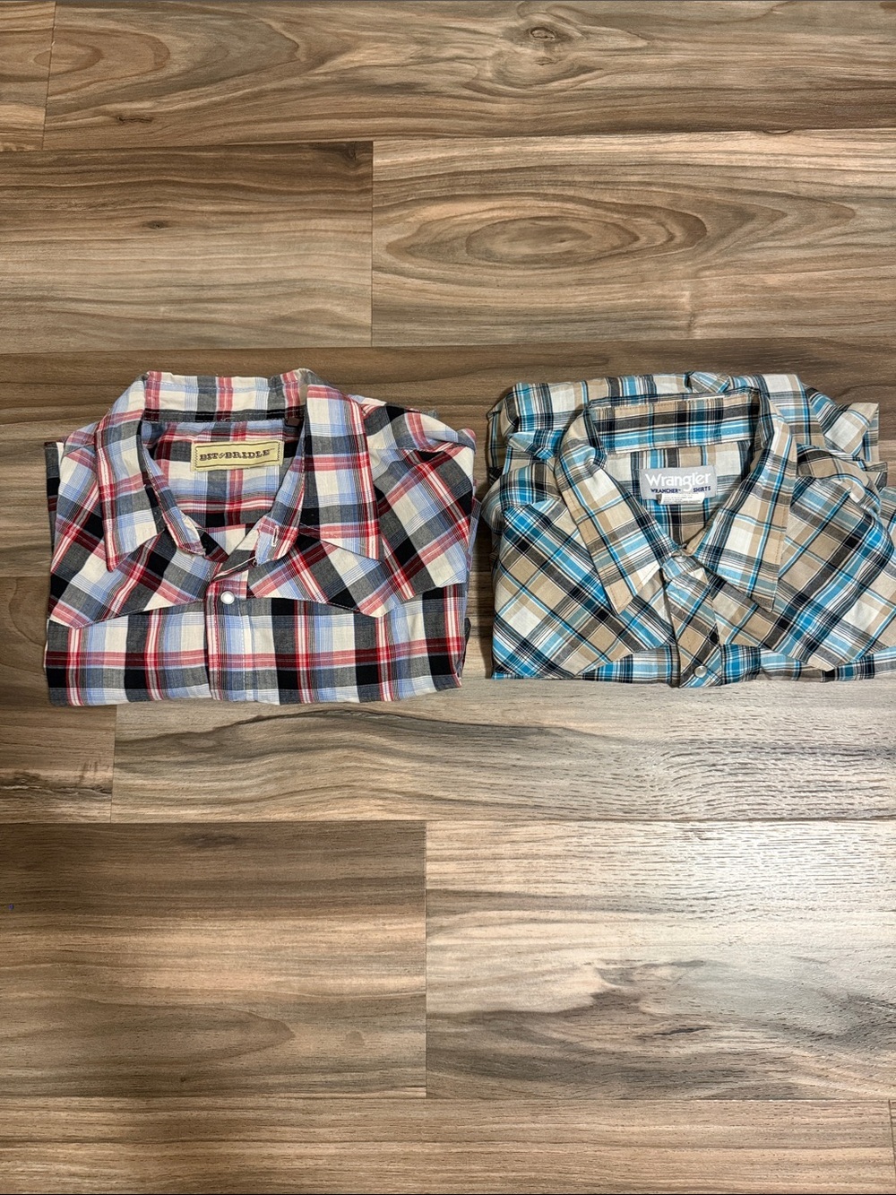 Bit & Bridle Wrangler Men’s XLT Western Plaid Pearl Snap S/S Shirt Bundle (2)